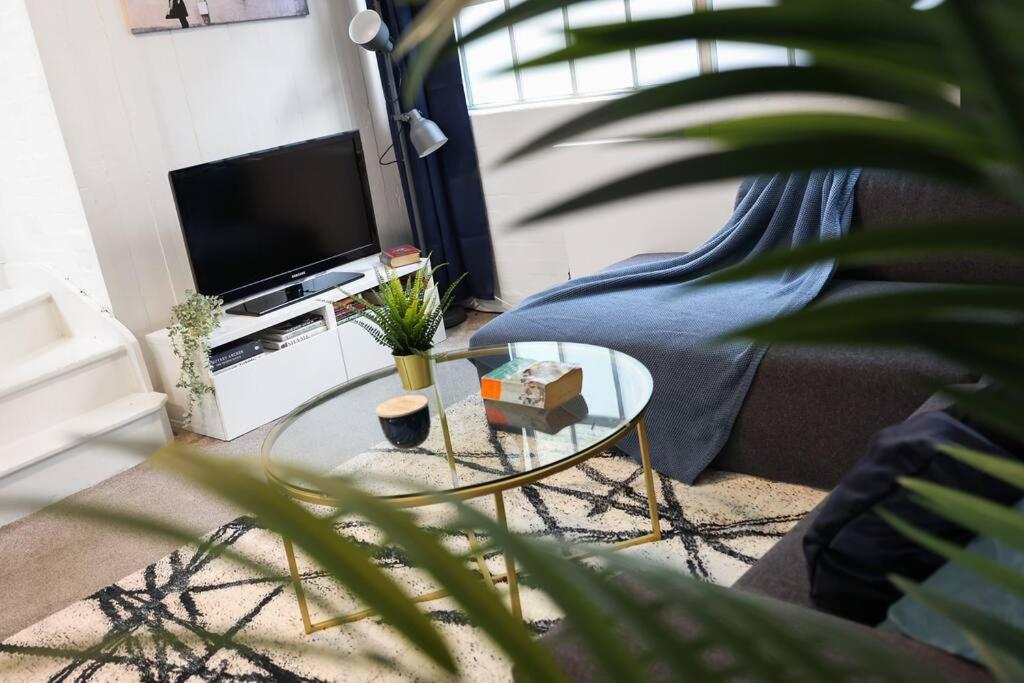Two-bedroom Short Term & Flexible Renting Hackney With Free Wifi And Roof Terrace! Appartement