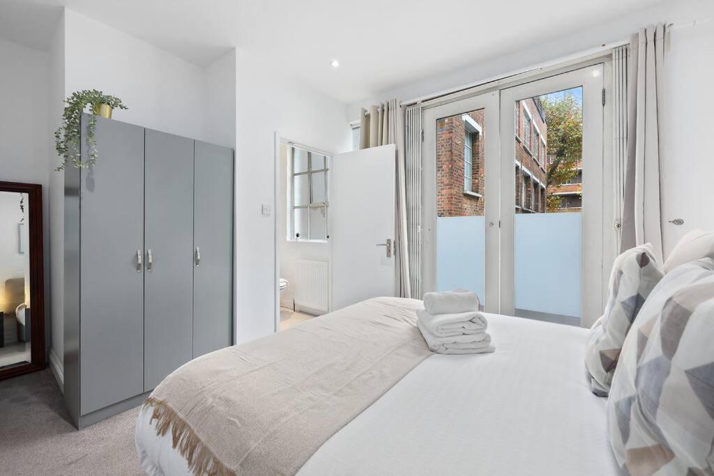 Two-bedroom Short Term & Flexible Renting Hackney With Free Wifi And Roof Terrace! Londen