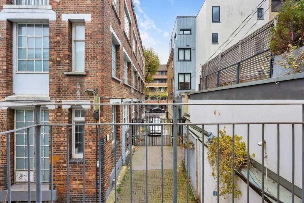 Two-bedroom Short Term & Flexible Renting Hackney With Free Wifi And Roof Terrace! Appartement Londen