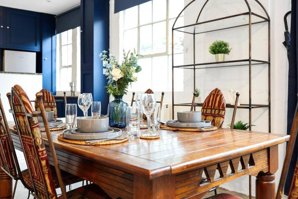 Two-bedroom Short Term & Flexible Renting Hackney With Free Wifi And Roof Terrace! Appartement