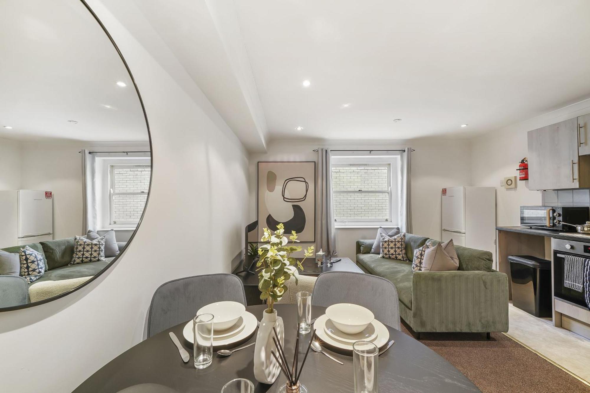 1br & 2br Apts By Livestay Short Lets & Serviced With Free Wifi Lejlighed