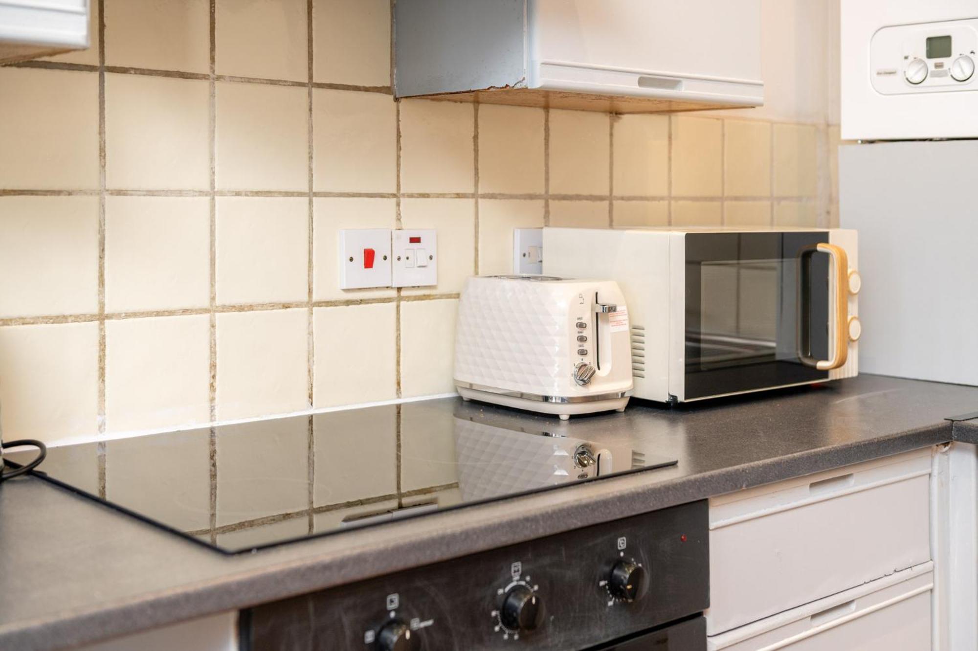 1br & 2br Apts By Livestay Short Lets & Serviced With Free Wifi Lejlighed