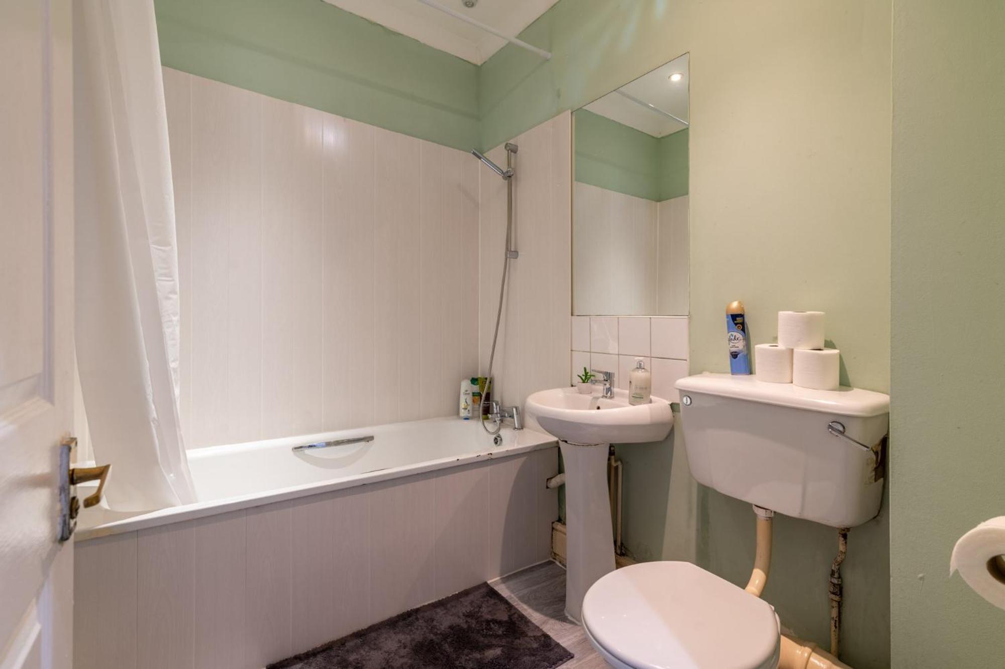 1br & 2br Apts By Livestay Short Lets & Serviced With Free Wifi *