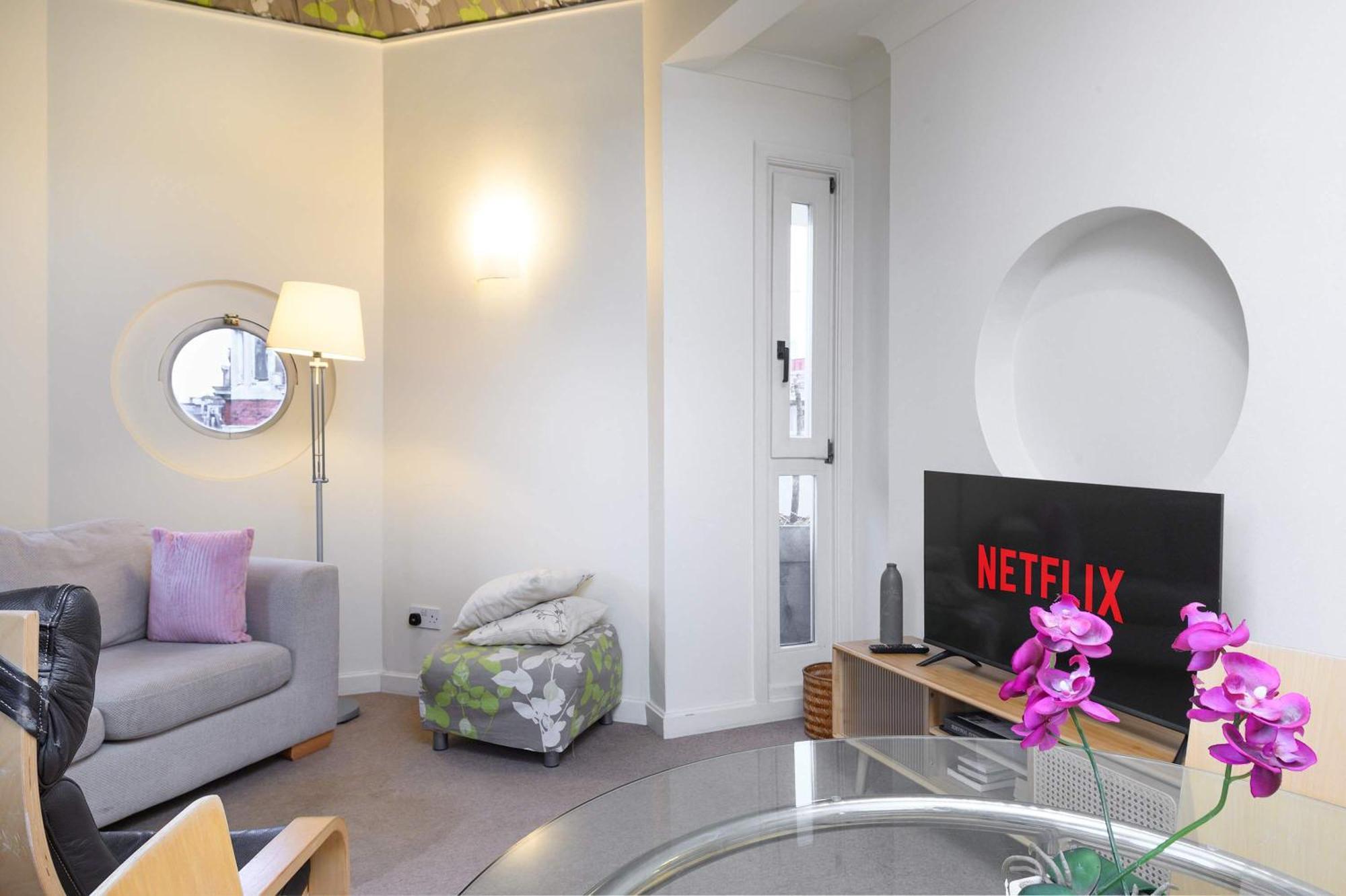 The Aristocrat - Fitzrovia - By Frankie Says Londen