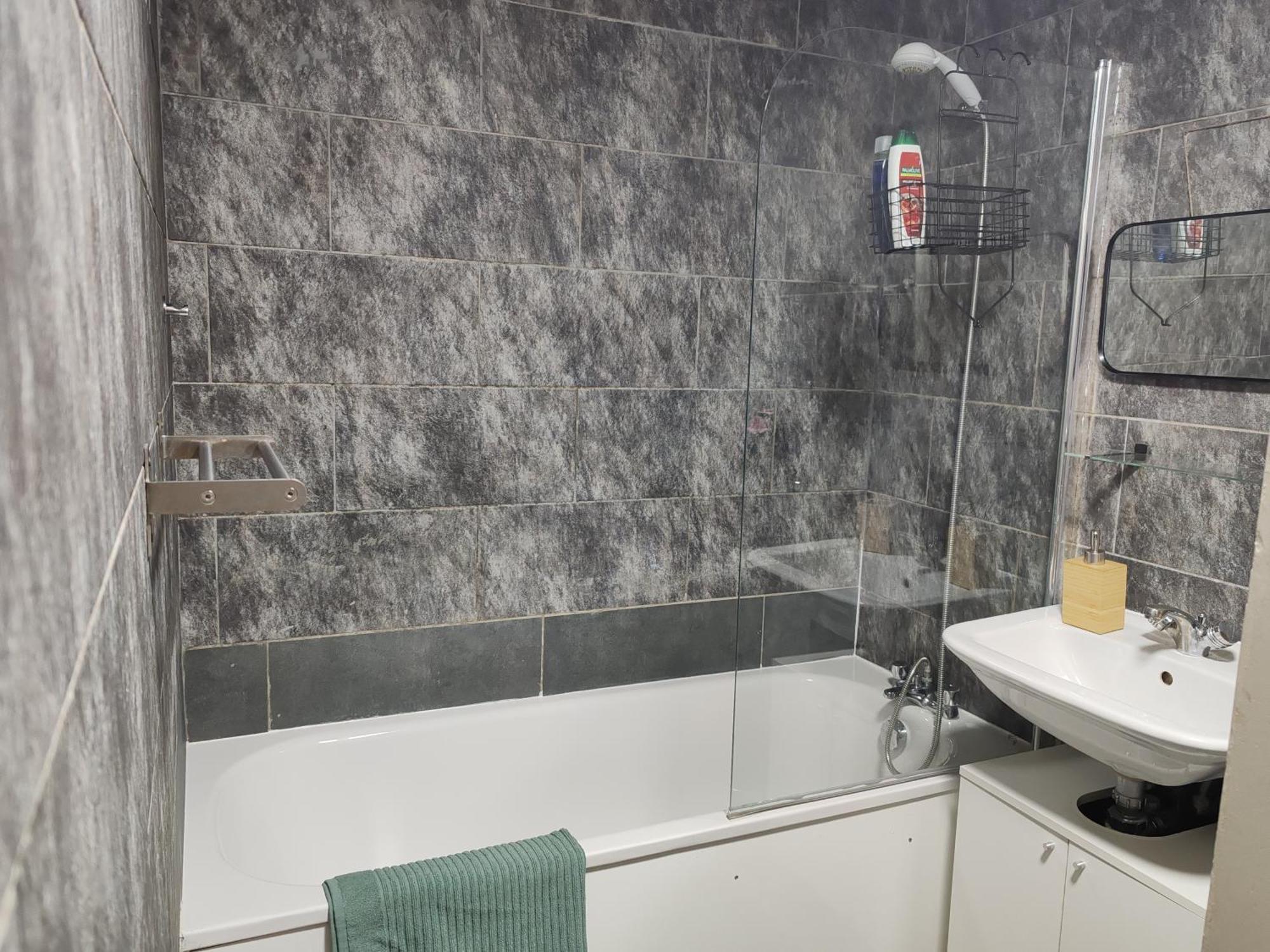 Two Bedroom In Queensway, W2, Apartment London