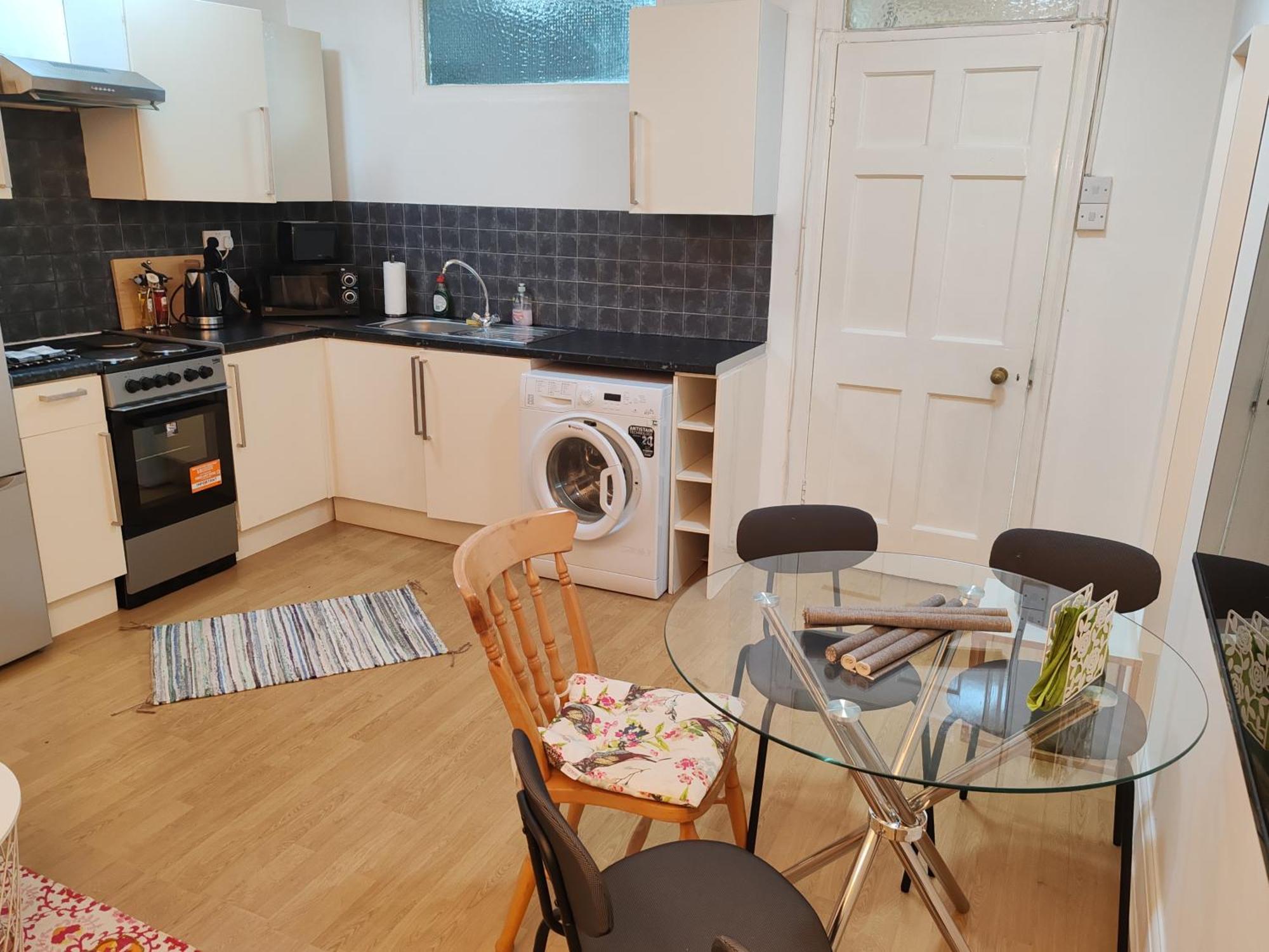 Two Bedroom In Queensway, W2, Apartment London