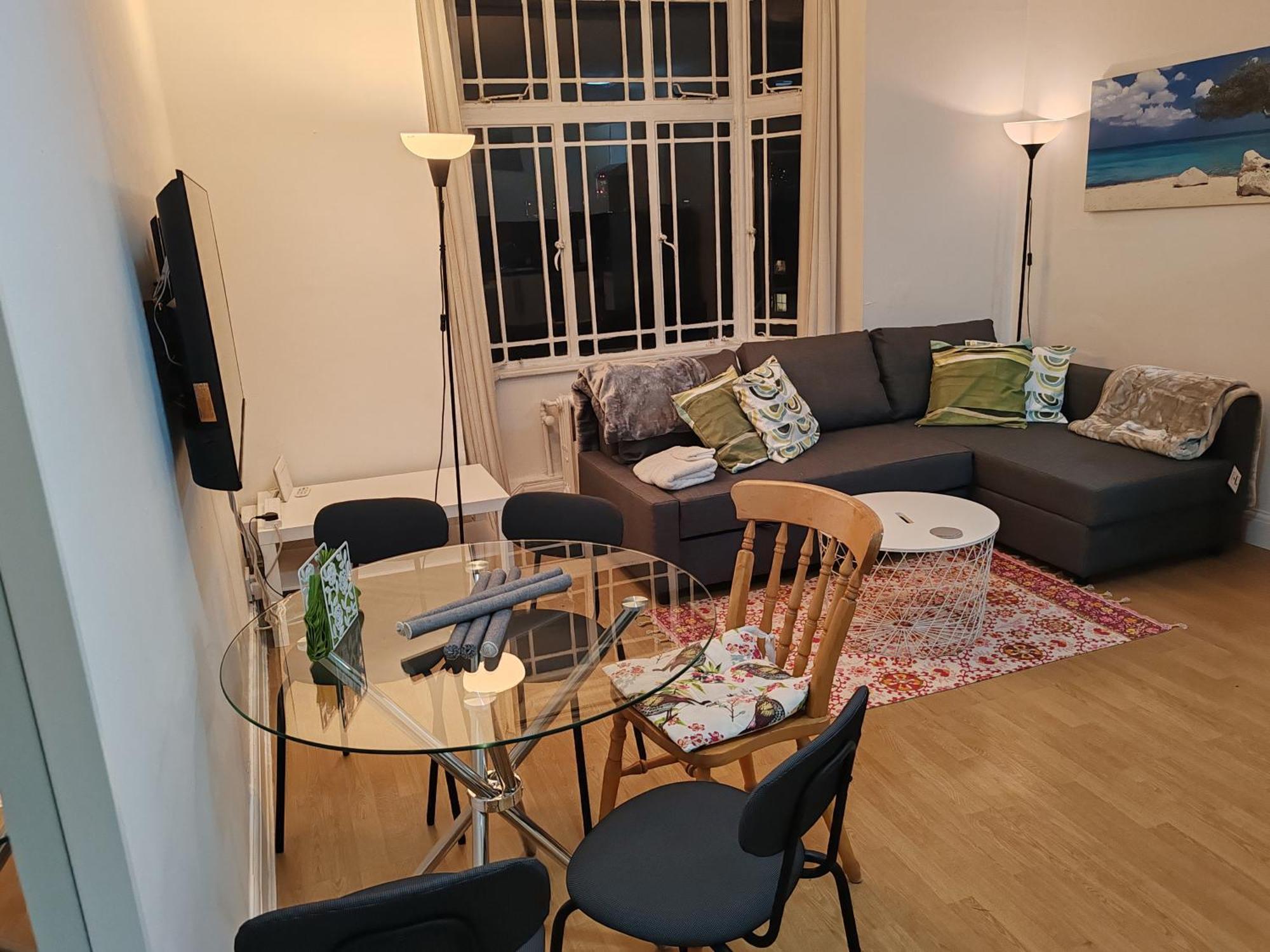 Two Bedroom In Queensway, W2, London