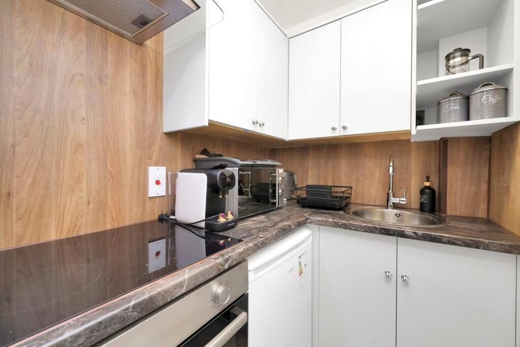 Modern & Cozy In Prime Soho Location Appartement