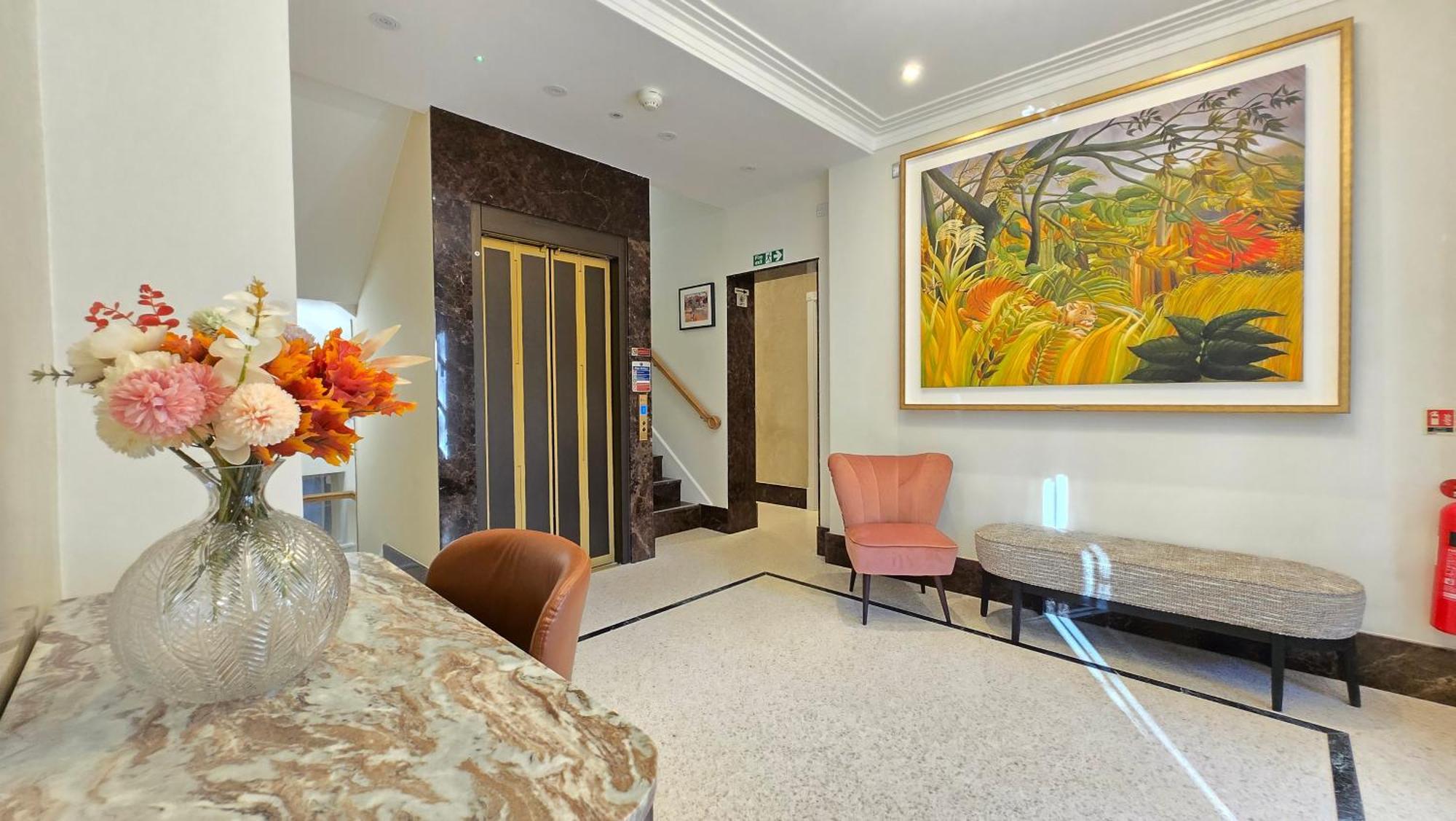 Aparthotel Fountain House 5*