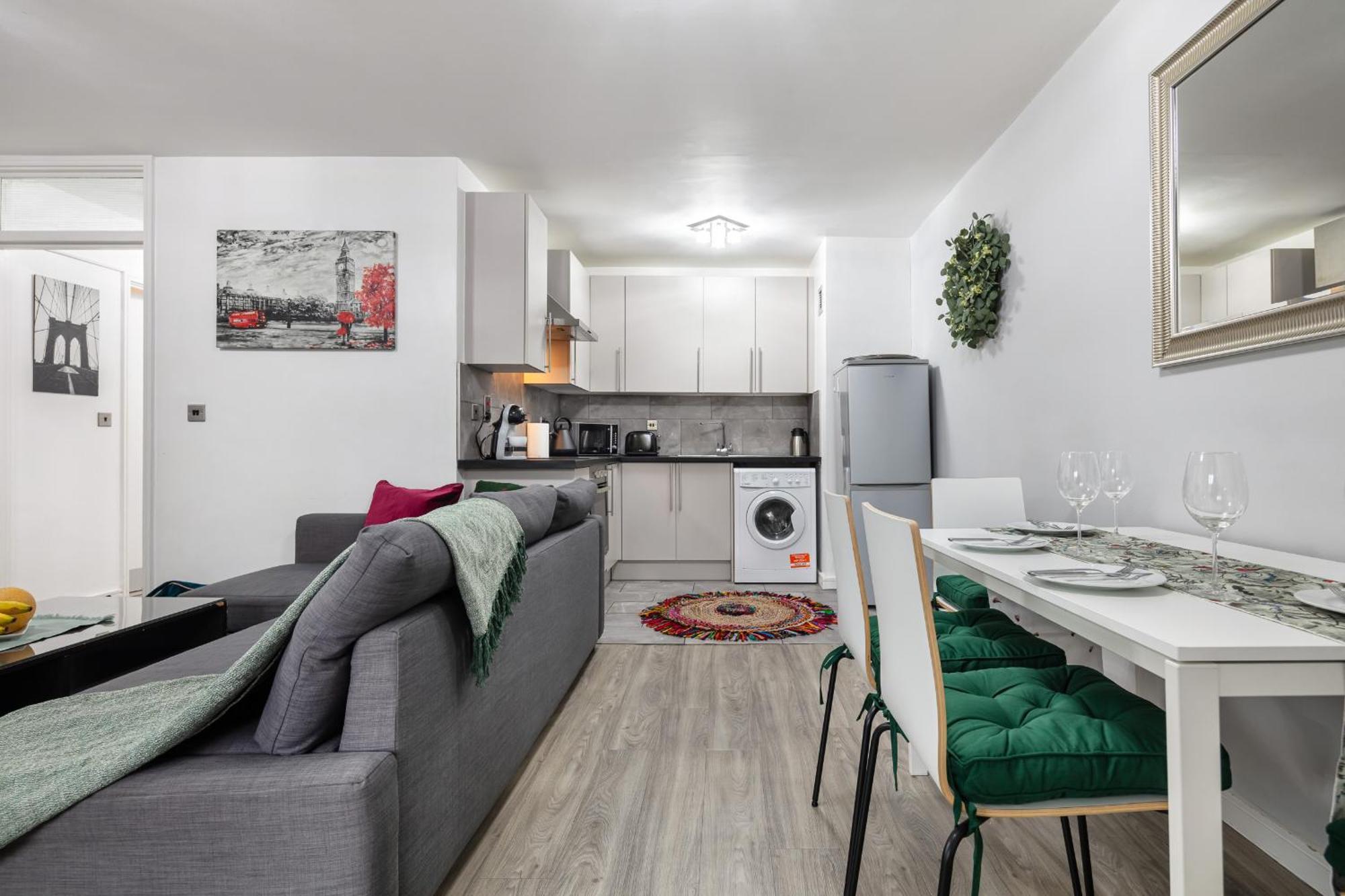'ample Next To Cromwell Hospital In Kensington *