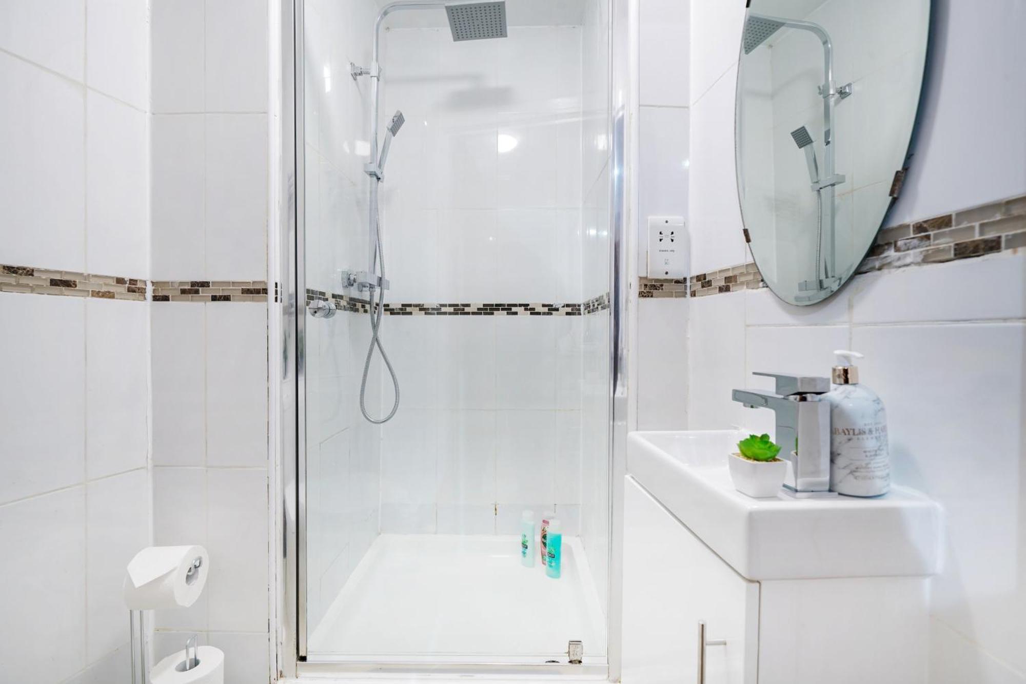 Lejlighed Affordable One Bedroom & In *