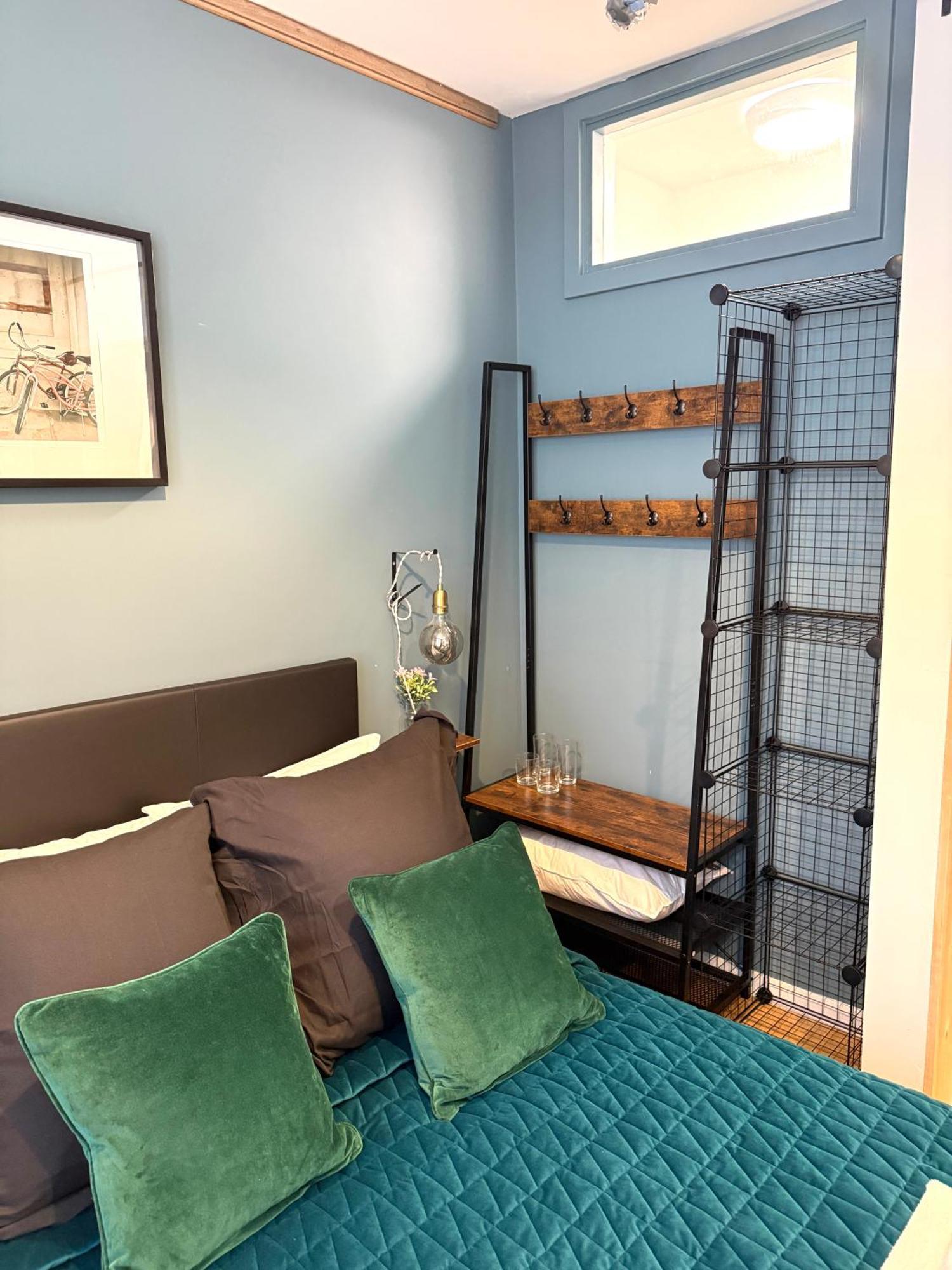 Lägenhet Beautiful En-suite By Hostara Homes London