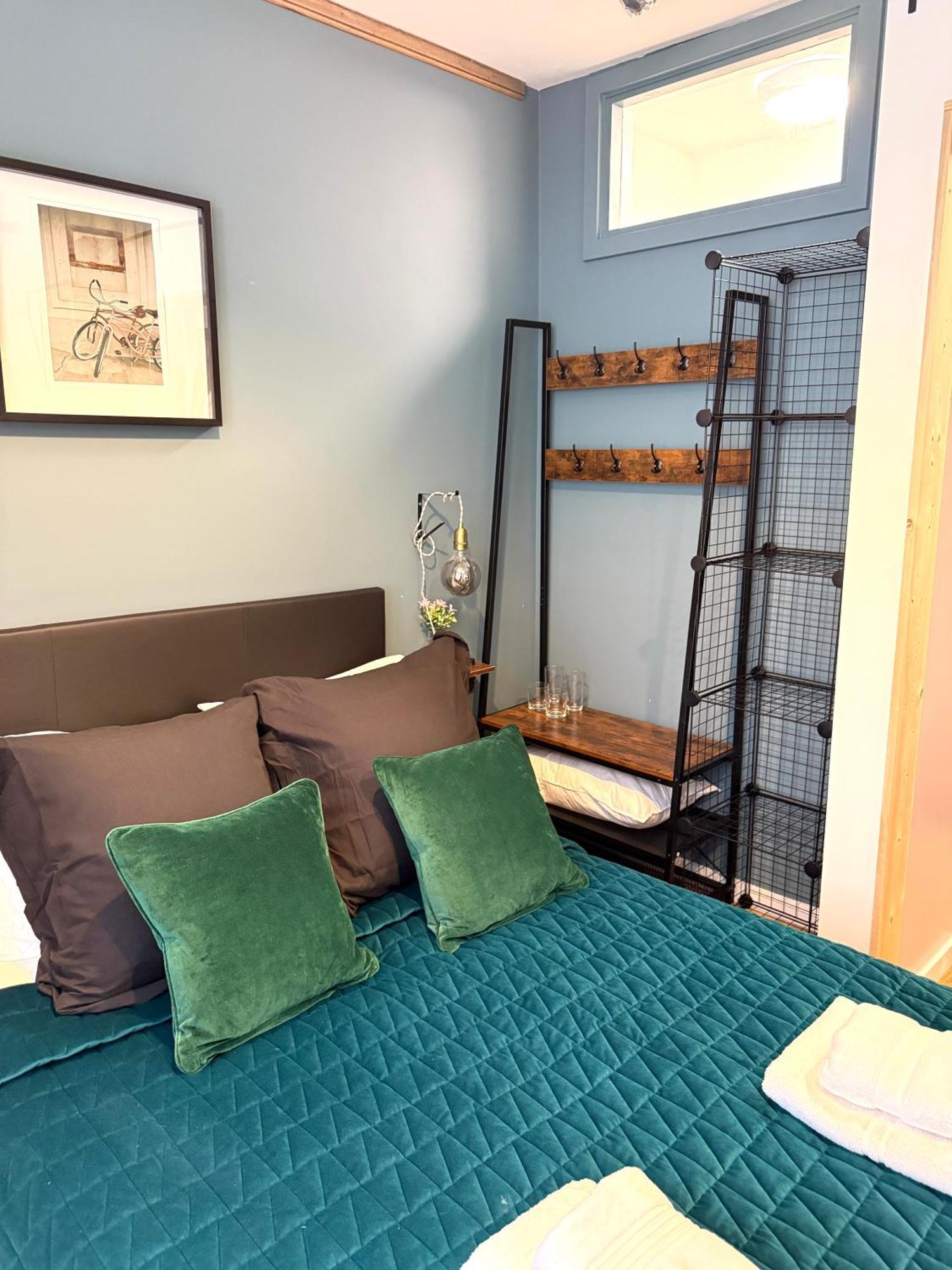 Beautiful En-suite By Hostara Homes Lägenhet *
