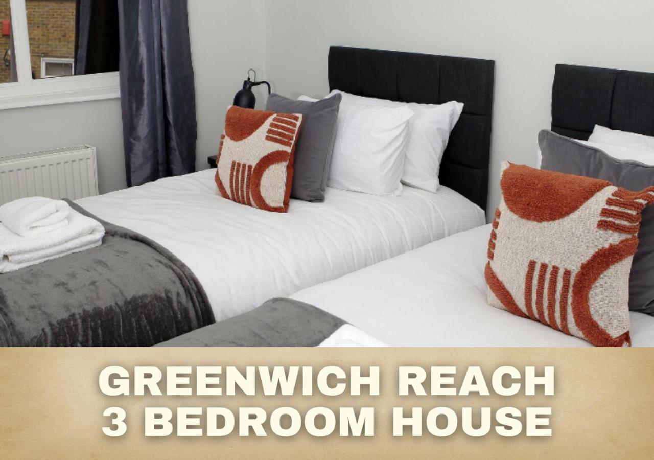 Family-friendly 3-bed House With Parking Near O2 * Londen