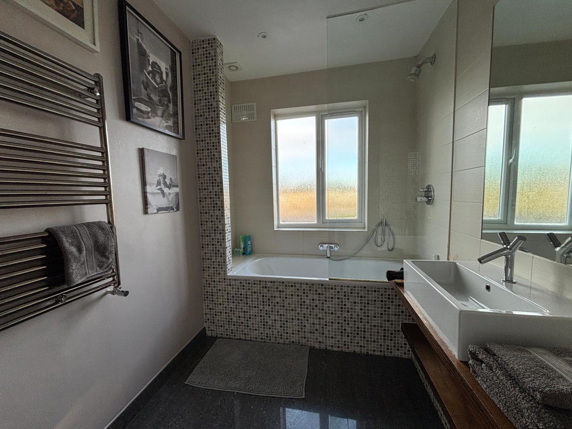 Entire House Floor Perfect For Couples & Freelancers - Available For Single Too *
