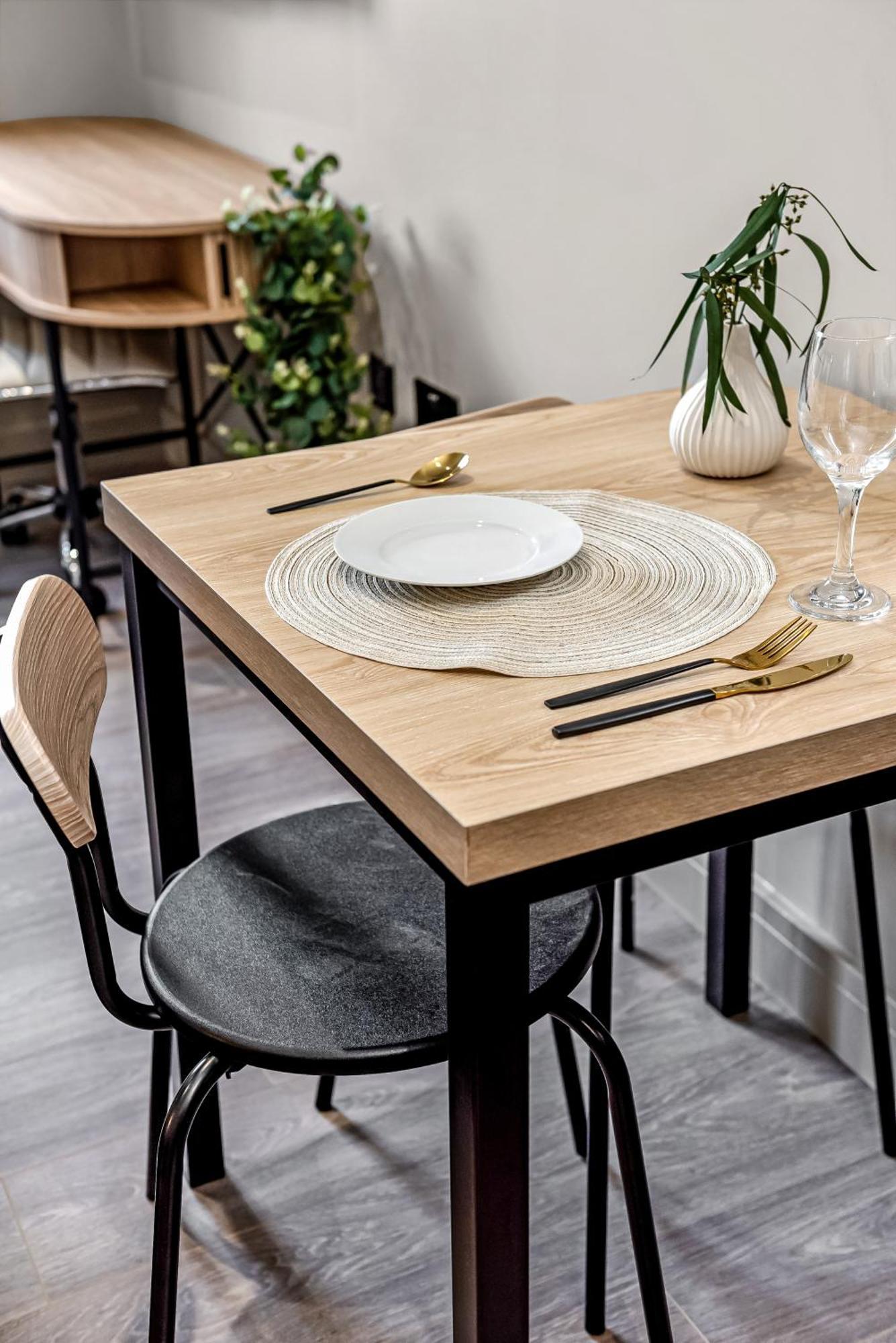 Apartment Posh With Functional Kitchenette London