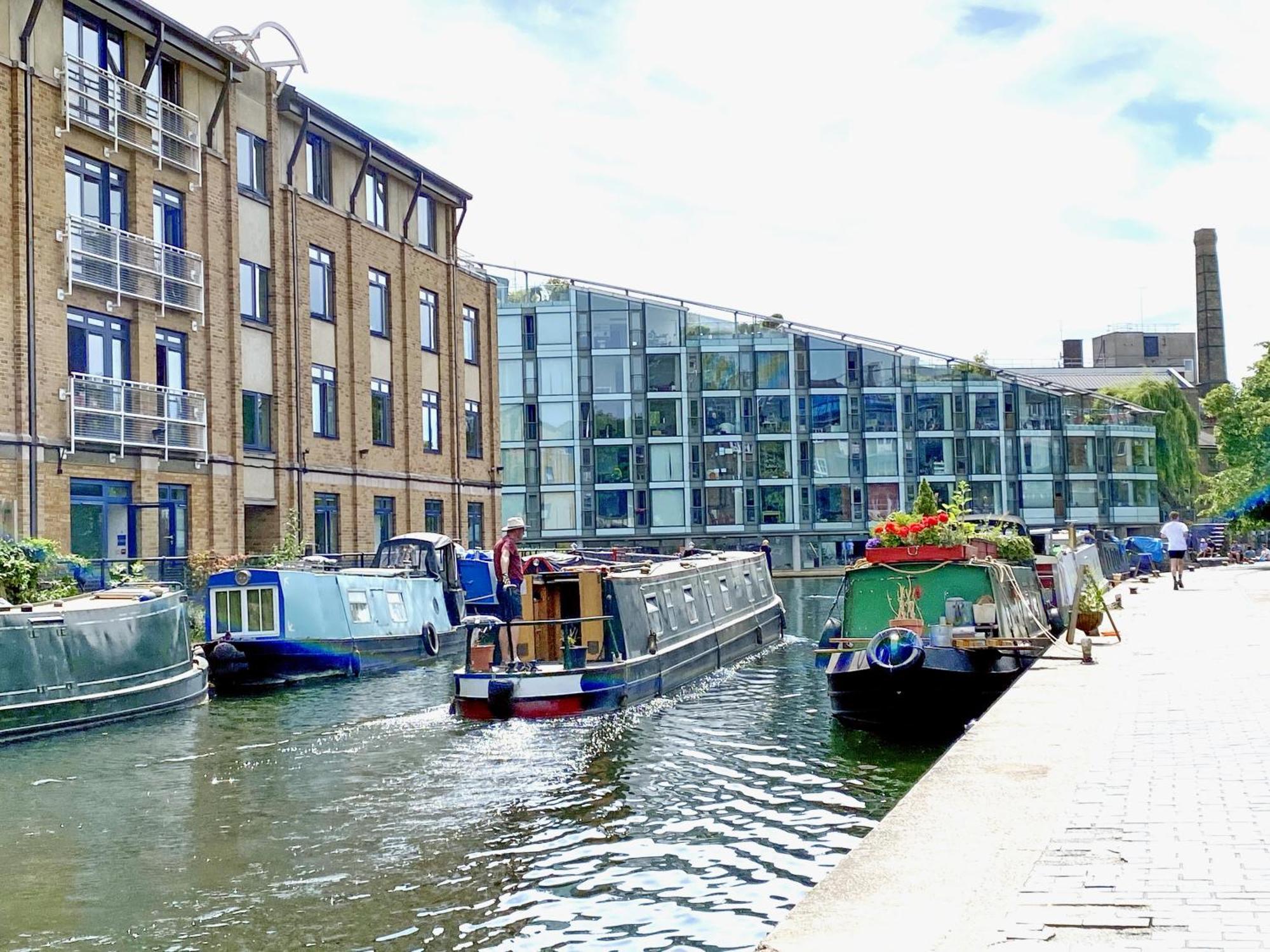 A Brand New Flat With 3 Bedrooms & 3 Baths In Zone 1 Angel For Max 9 Ppl Londen