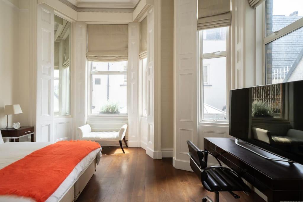 Leilighet Super Knightsbridge 2 Bed Gound Floor