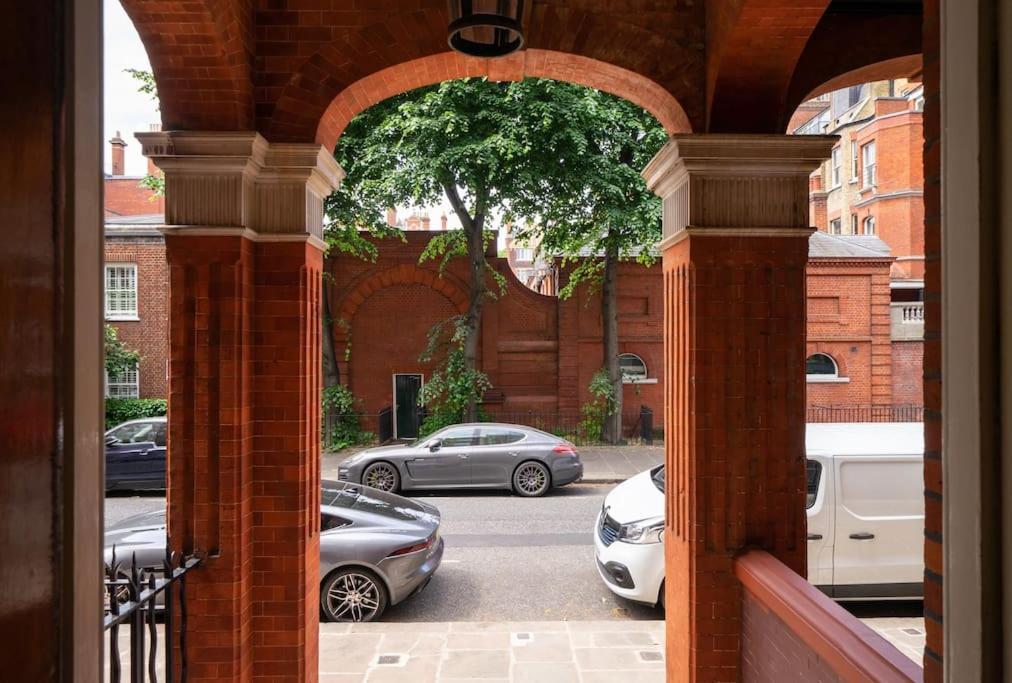 Leilighet Super Knightsbridge 2 Bed Gound Floor London