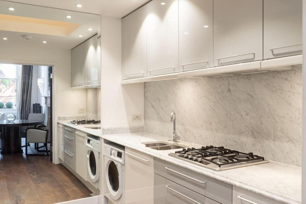 Super Knightsbridge 2 Bed Gound Floor Leilighet *