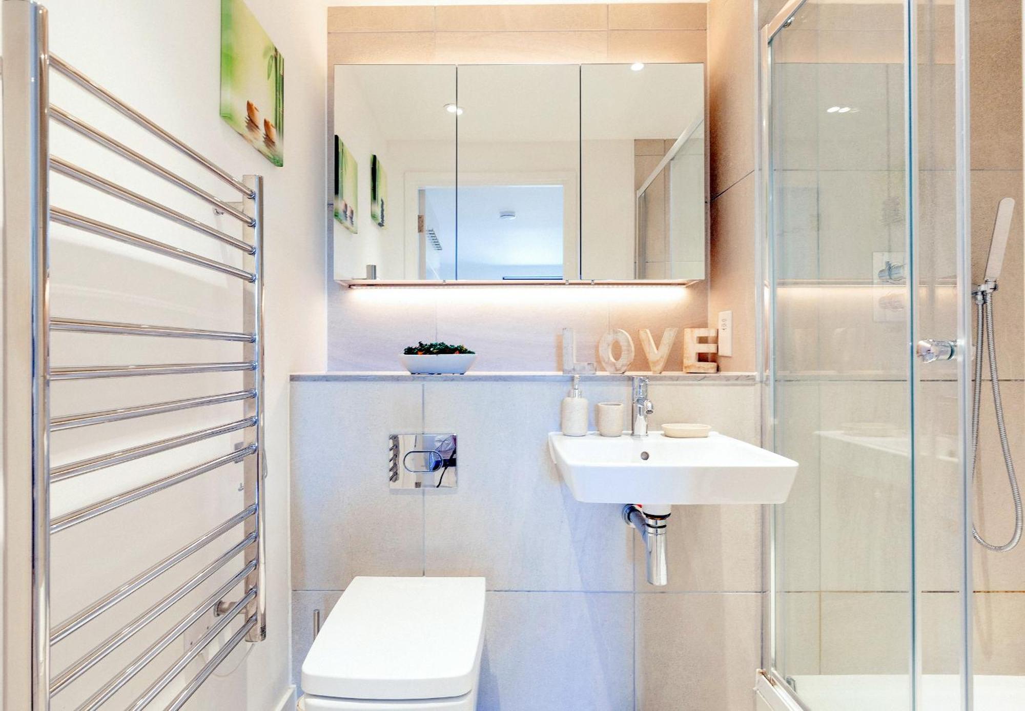 A Brand New Flat With 3 Bedrooms & 3 Baths In Zone 1 Angel For Max 9 Ppl Accommodatie bij particulieren