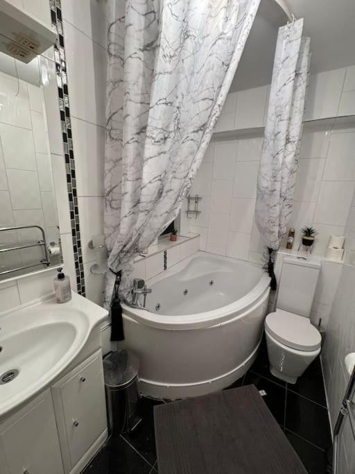 Amazing 2 Flat Bedroom In Chelsea Londra