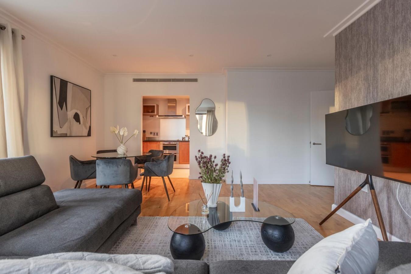 Waterfront Apartment London
