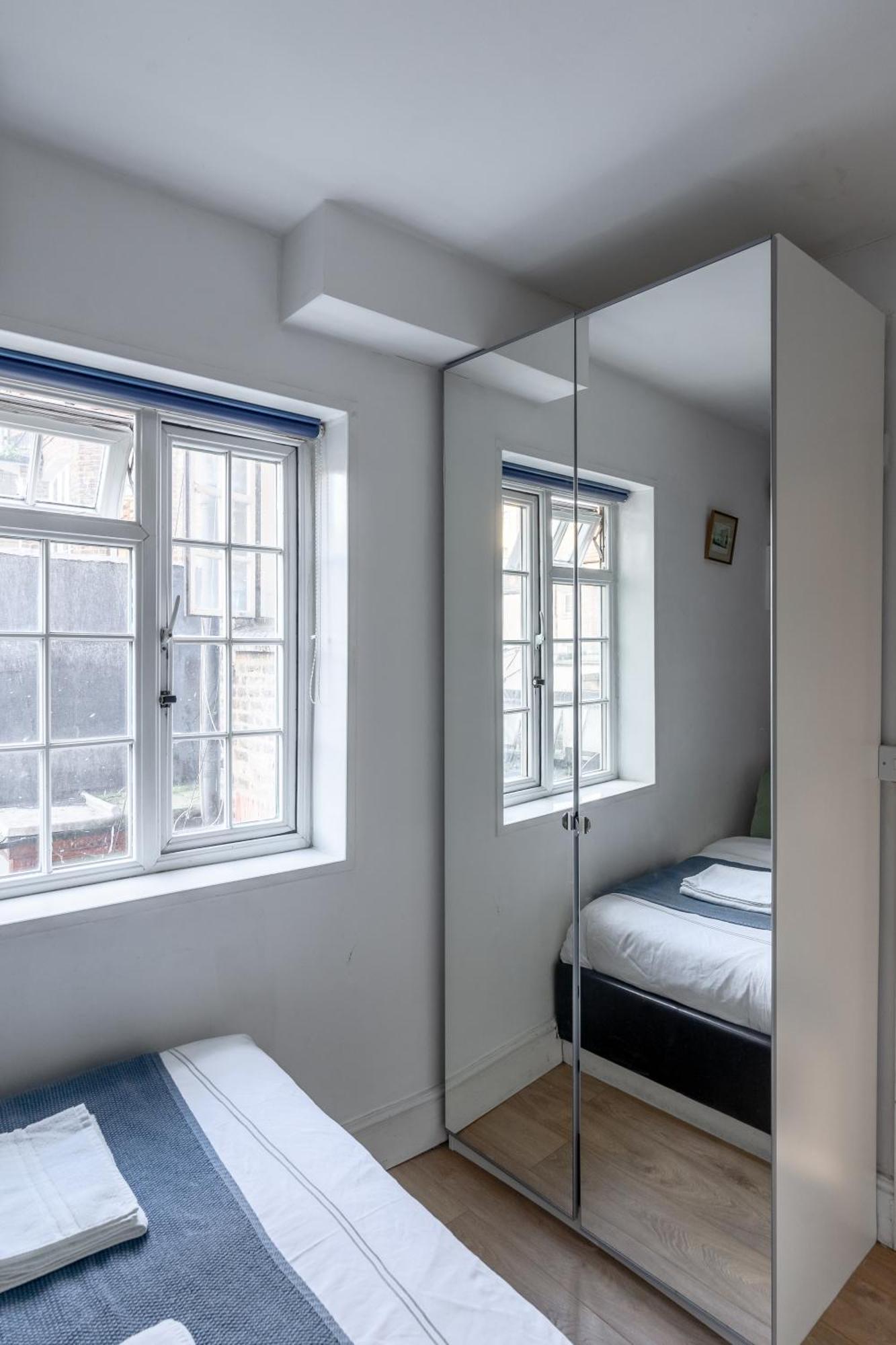 West Flat With Balcony Leilighet London