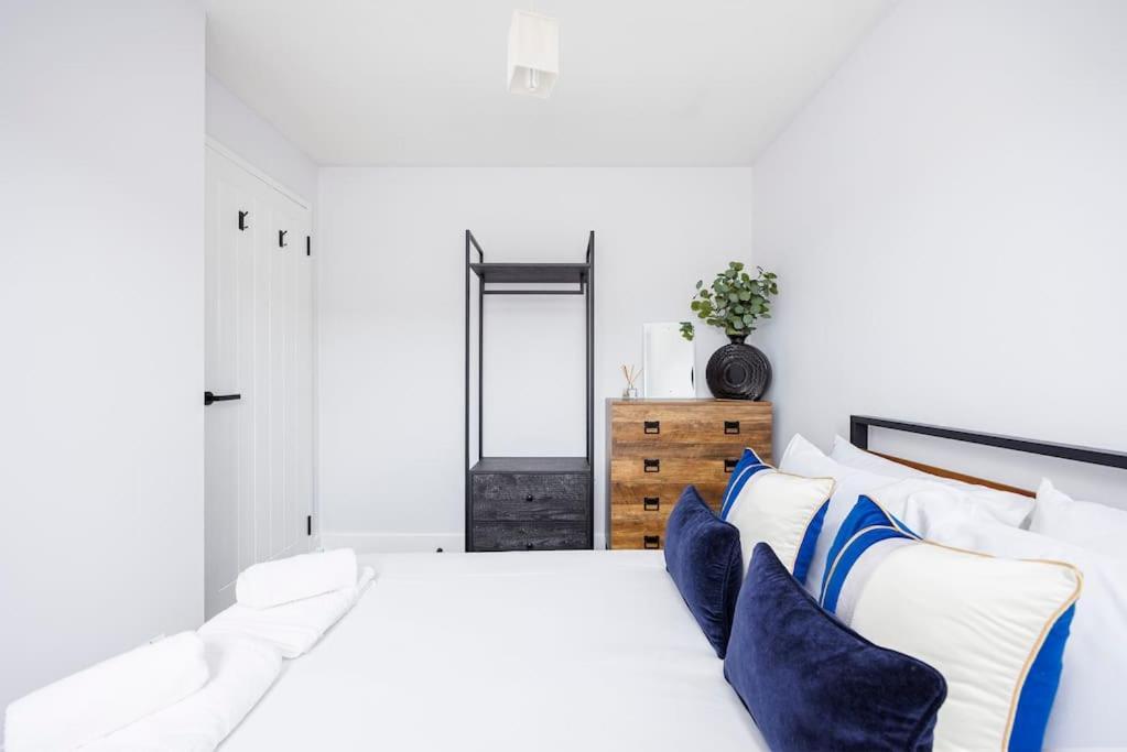 Appartamento Stylish 3-bed East Contractors Parking Sleeps 5 Near Excel Londra