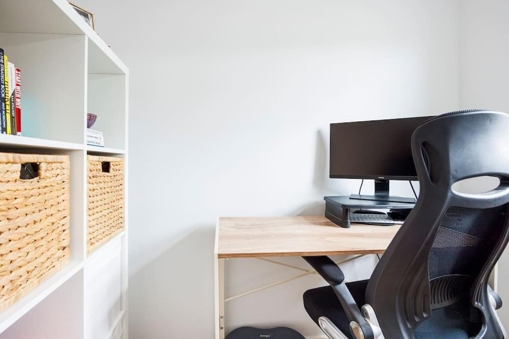 Appartamento Stylish 3-bed East Contractors Parking Sleeps 5 Near Excel Londra