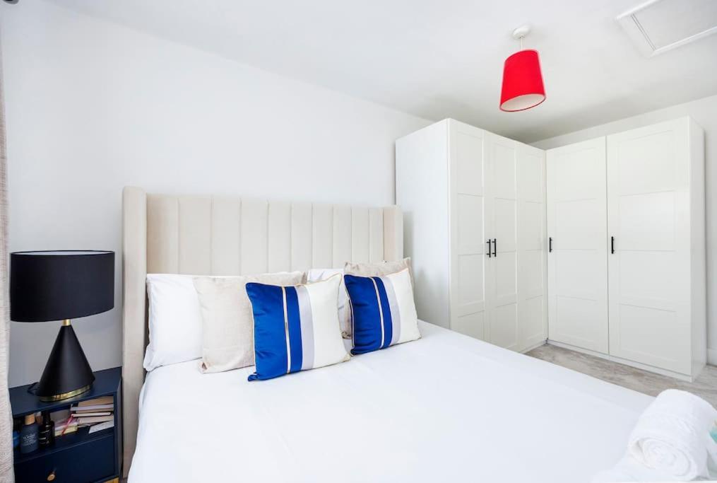 Stylish 3-bed East Contractors Parking Sleeps 5 Near Excel Appartamento Londra