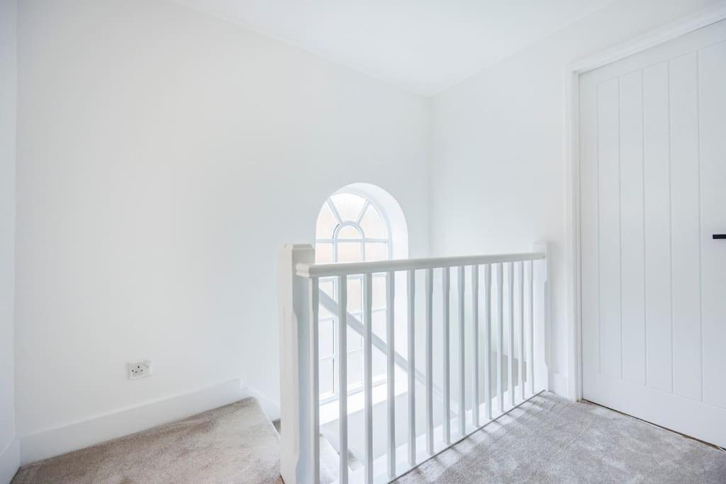 Stylish 3-bed East Contractors Parking Sleeps 5 Near Excel Appartamento