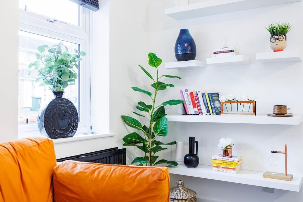 Stylish 3-bed East Contractors Parking Sleeps 5 Near Excel Appartamento