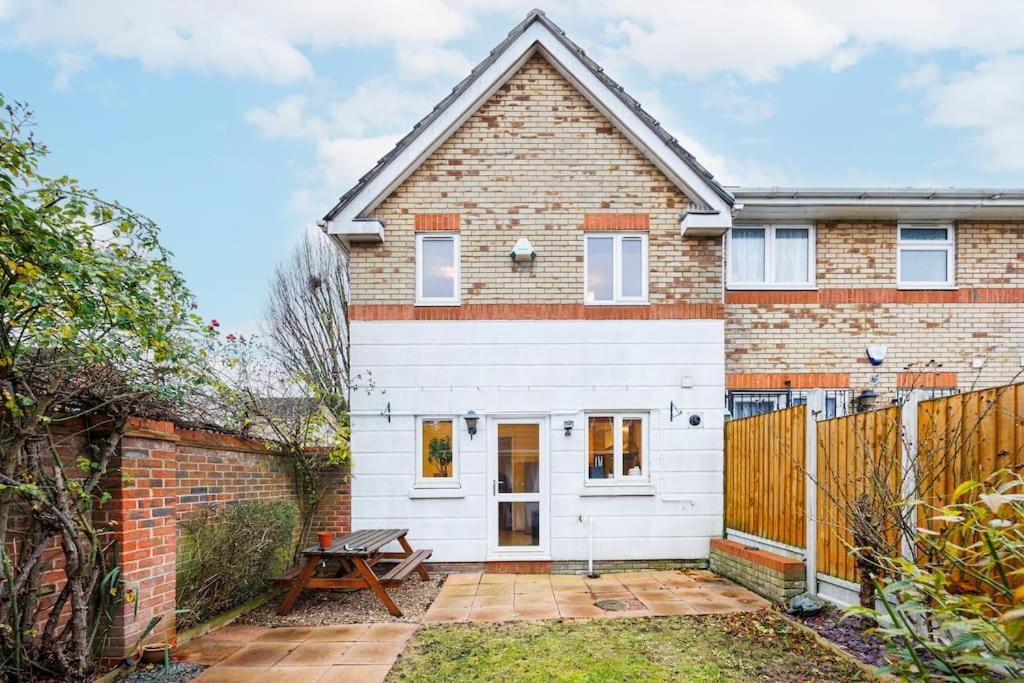 Stylish 3-bed East Contractors Parking Sleeps 5 Near Excel Appartamento Londra