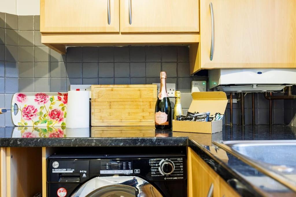 Stylish 3-bed East Contractors Parking Sleeps 5 Near Excel Appartamento *