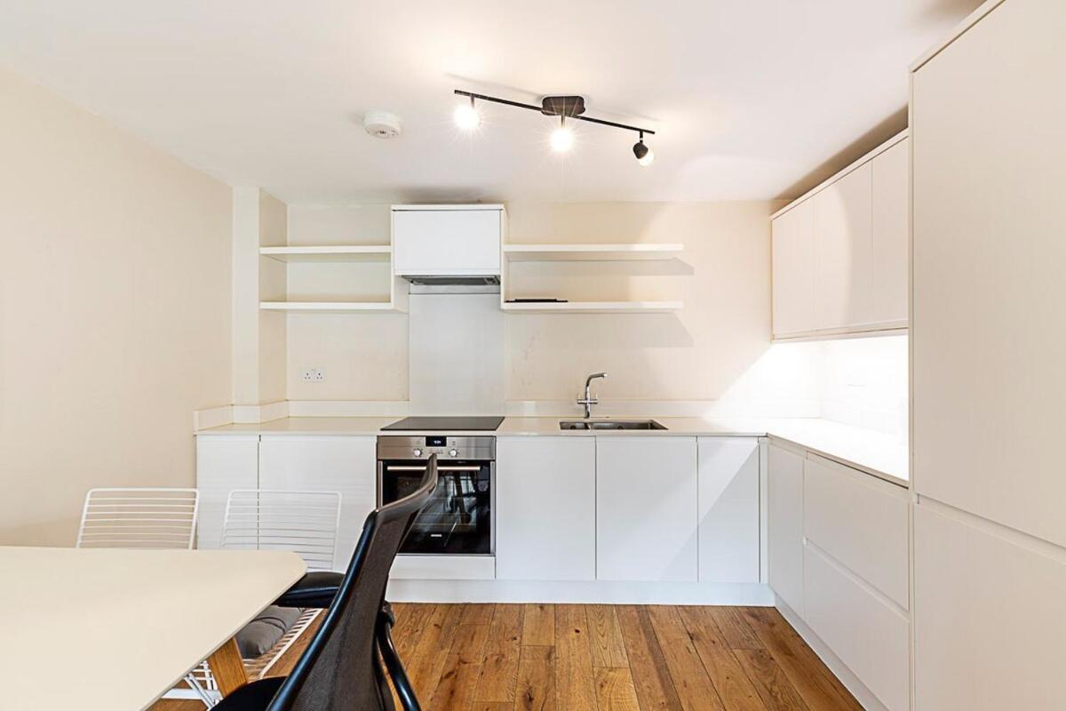 Modern With Balcony * Londen