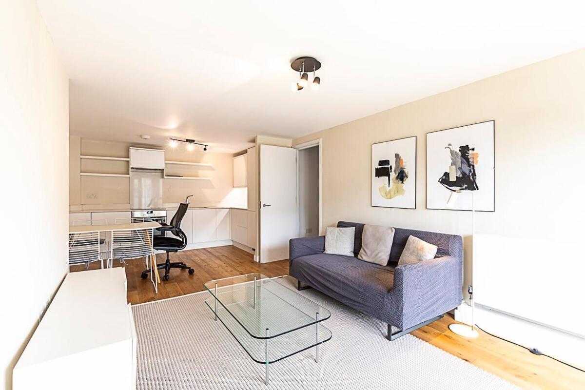 Appartement Modern With Balcony Londen
