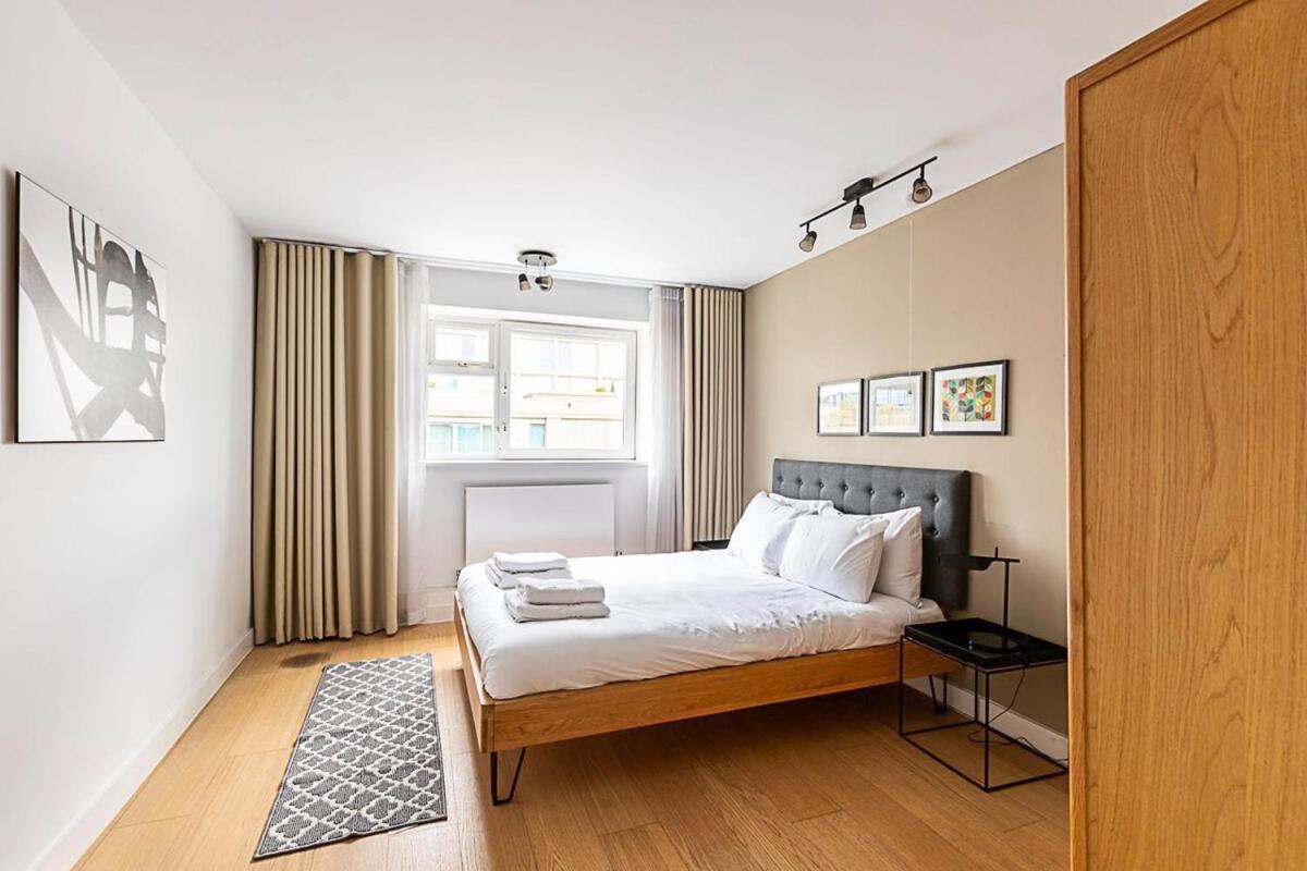Modern With Balcony * Londen