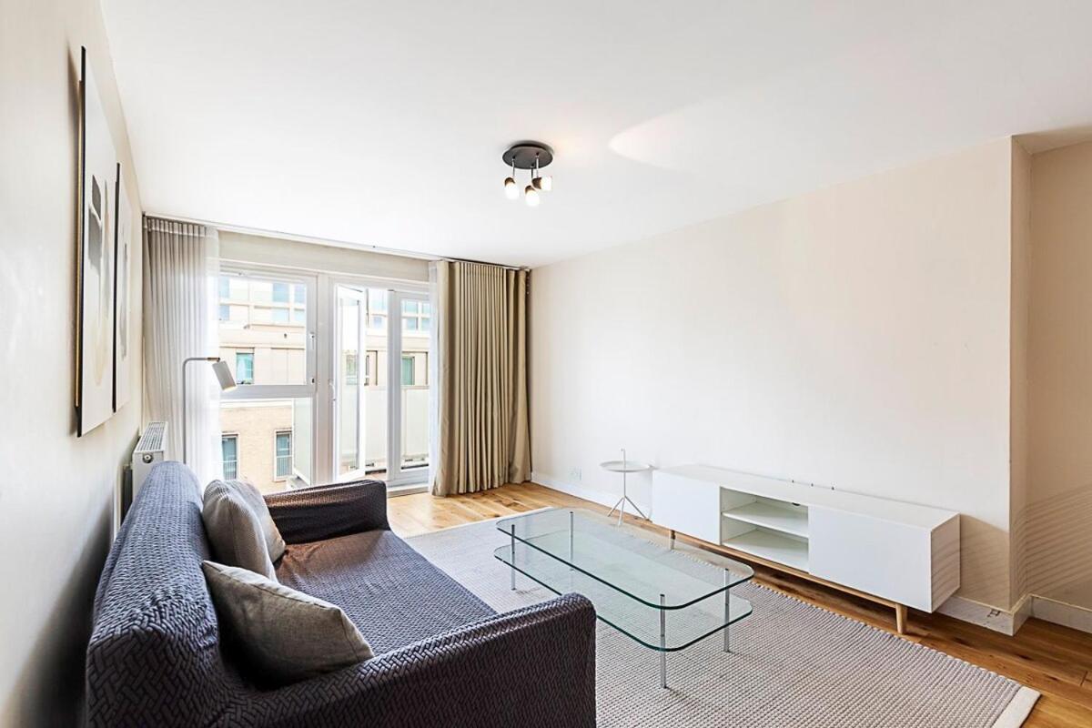 Modern With Balcony Appartement Londen