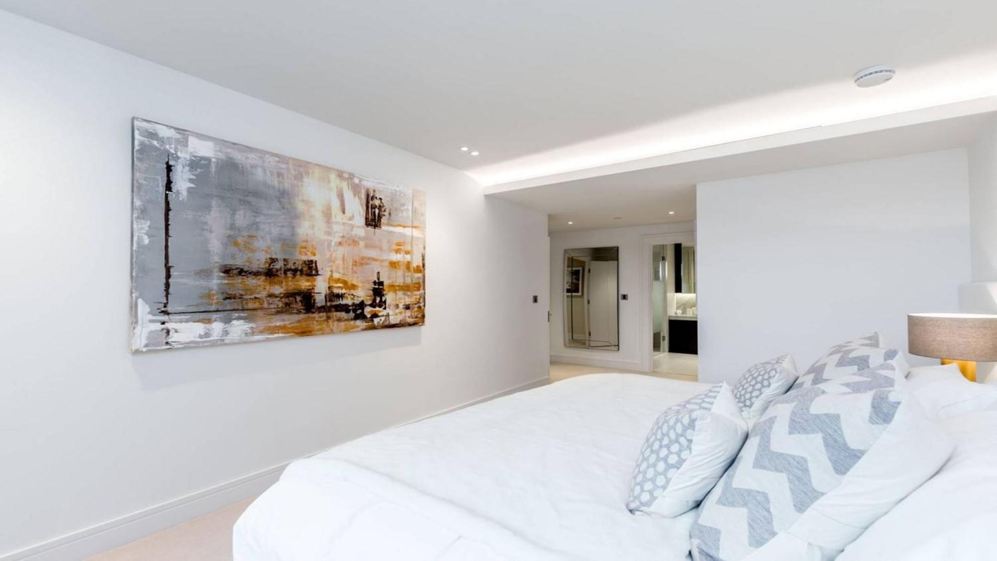 Apartment Well-maintained 4-bedroom Flat With Full Amenities *