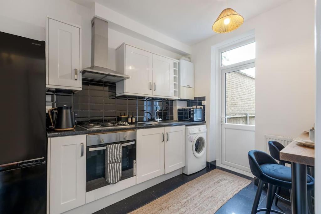 King's Cross Townhouse - Contemporary Garden Flat * Londen