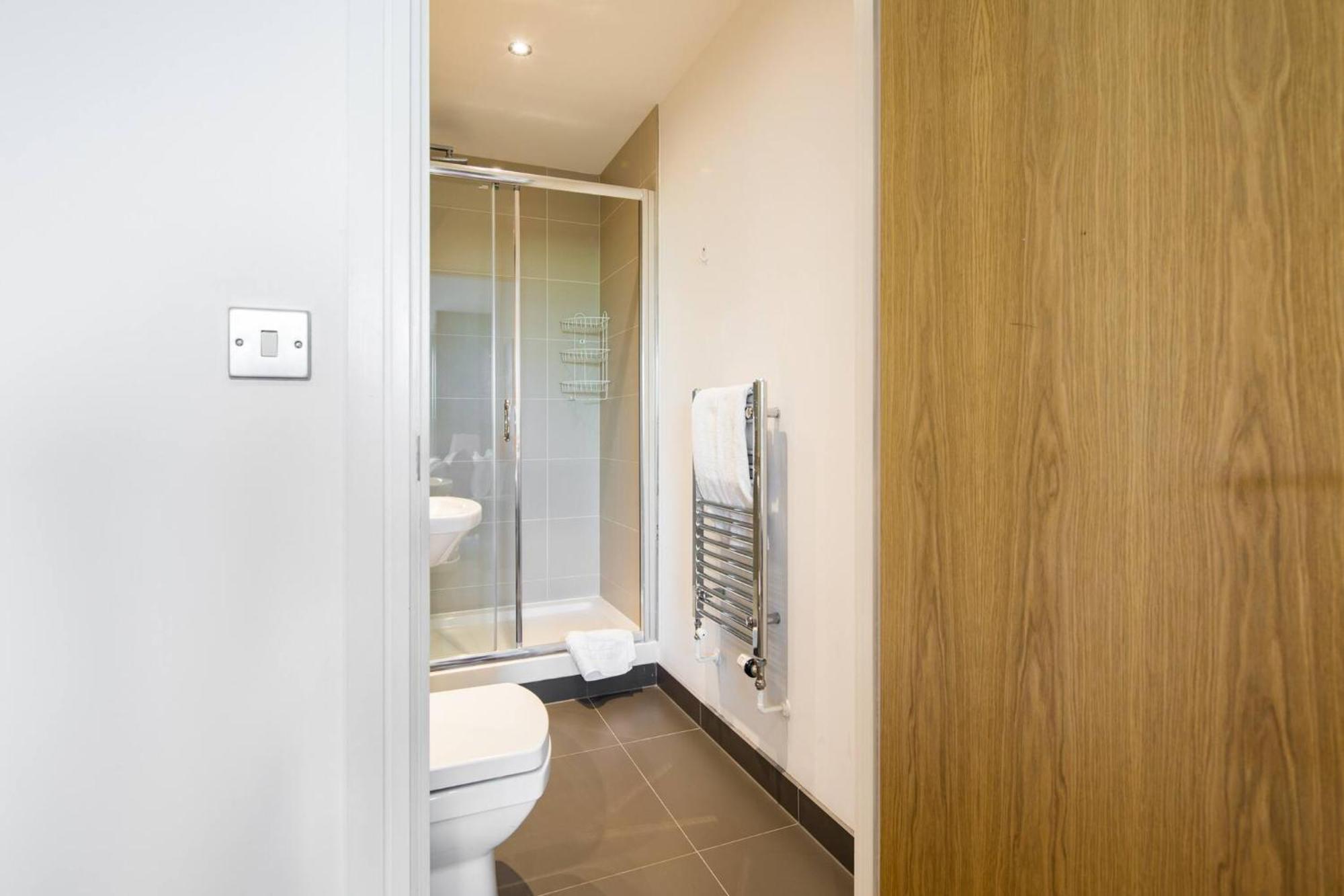 Wild Roses Serviced - Greenwich Apartment *