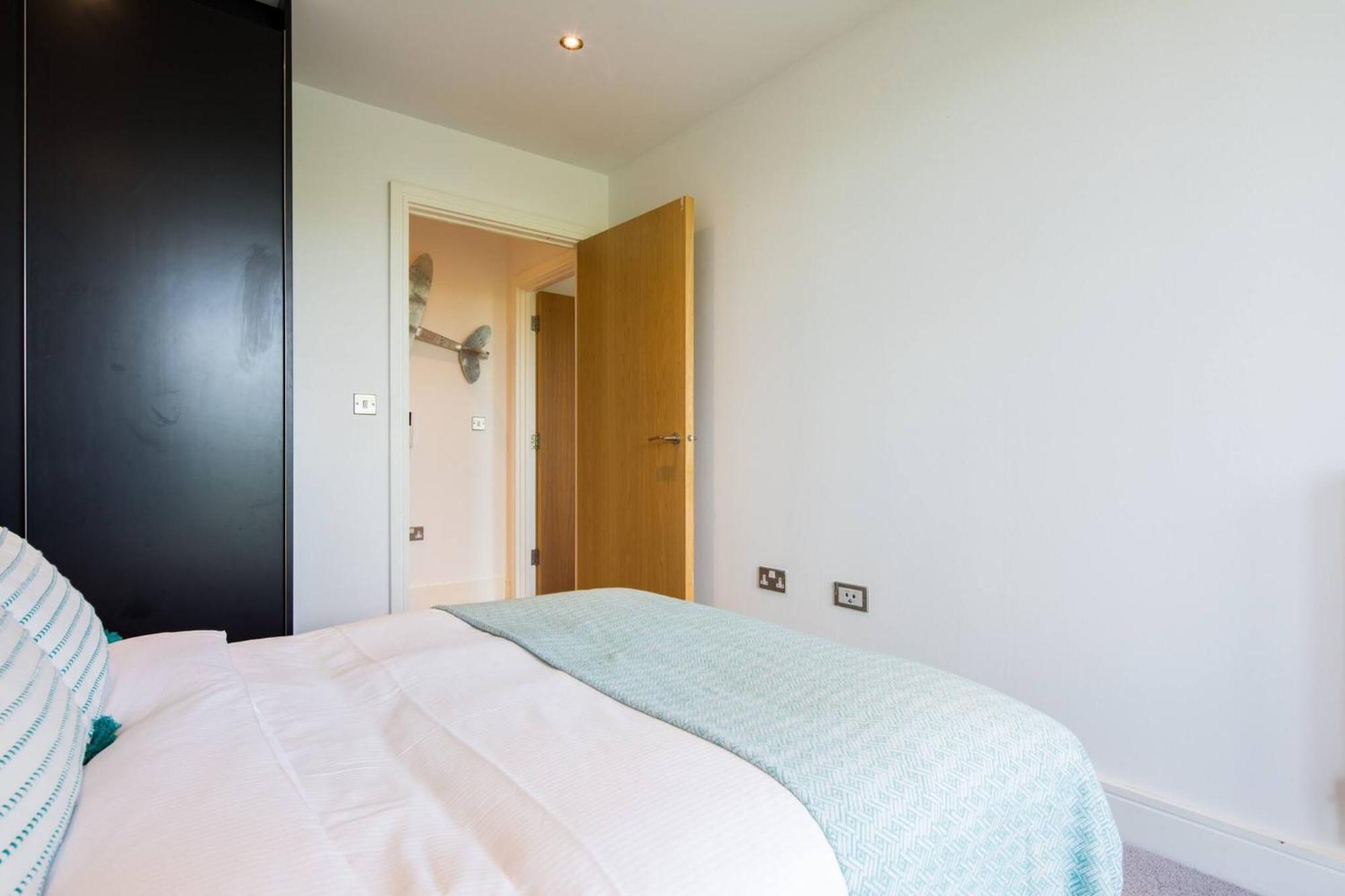 Wild Roses Serviced - Greenwich Apartment London