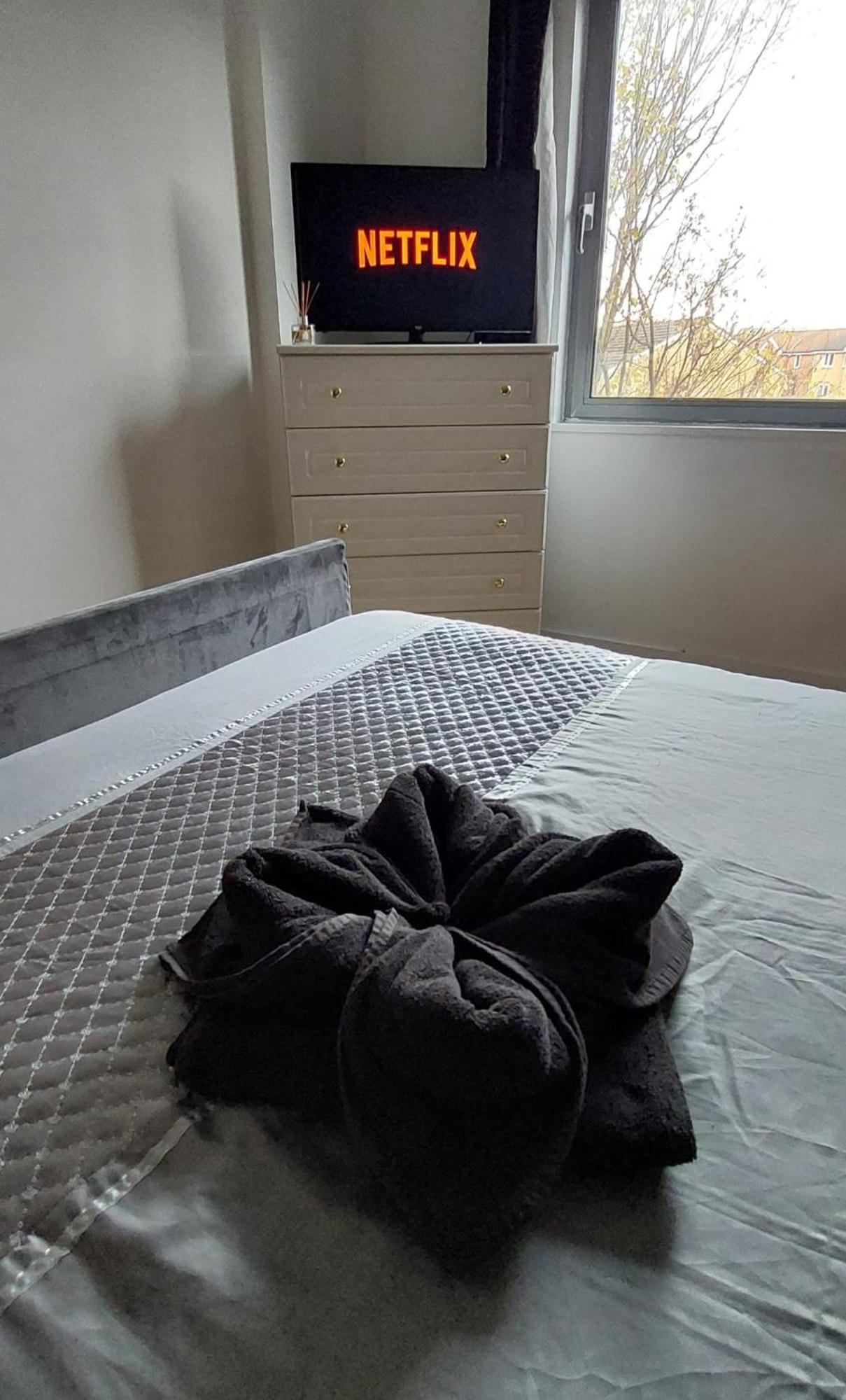 Greenwich Staycation! Gym-pool-parking-tube Station 2mins Away Leilighet London