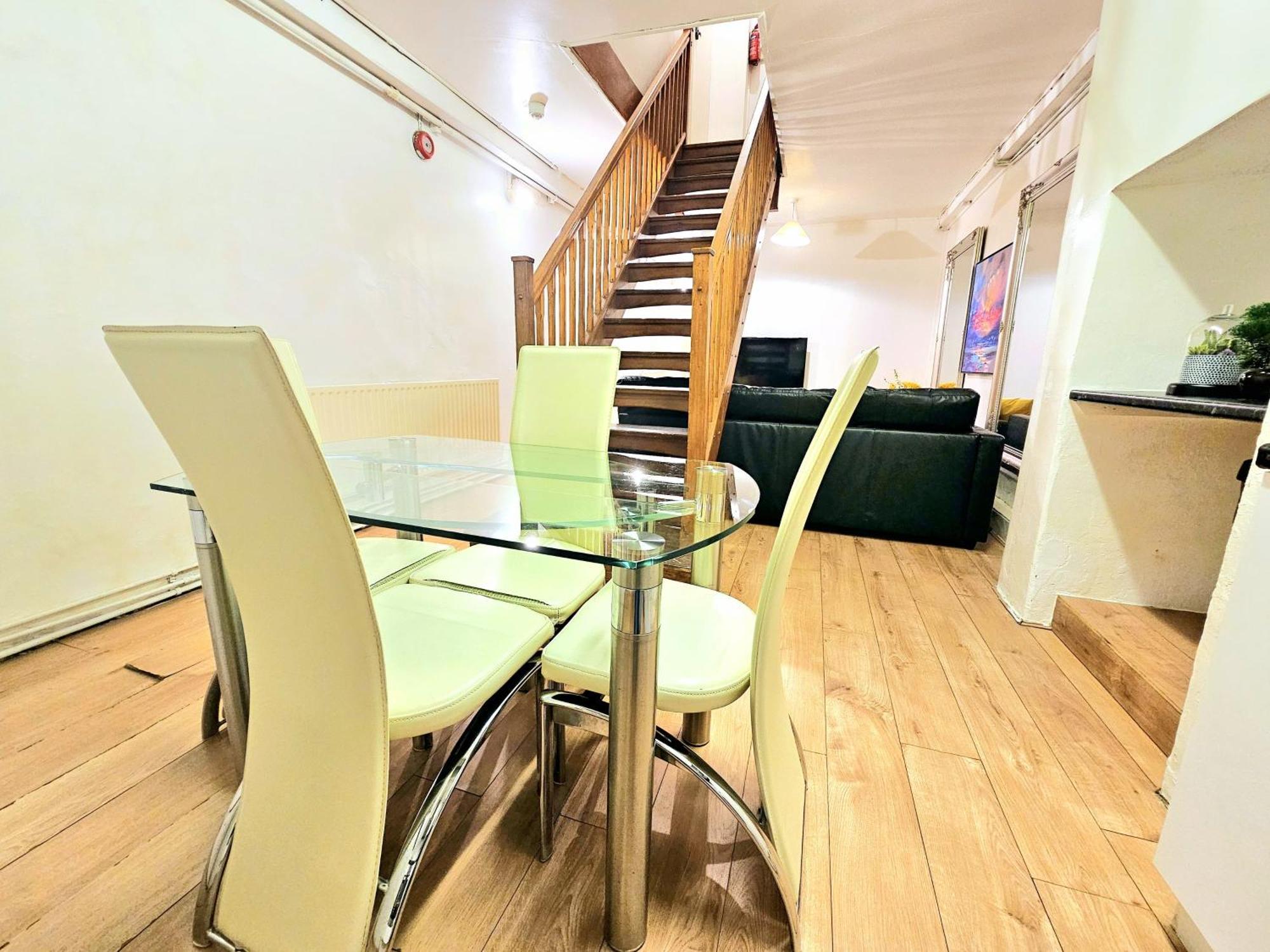 Appartement Duplex With 3 Bedrooms And Large Sofa-bed Back Patio, Near Angel And King's Cross Station Londres