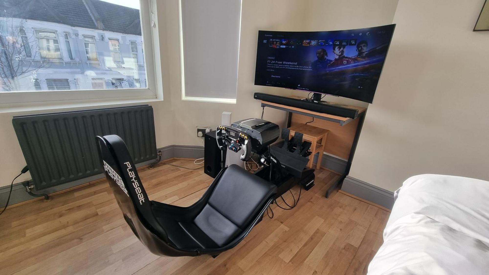 3 Bed With Cinema, F1 Racing Sim, 1 Gb Internet, Bbq, Garden, 20 Mins London, Parking, Ev Port, Metro 5 Mins Walk Lejlighed
