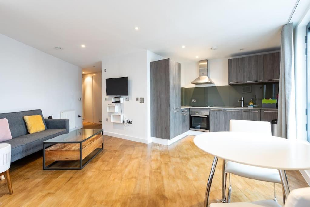 Apartment Trendy East Art73 London
