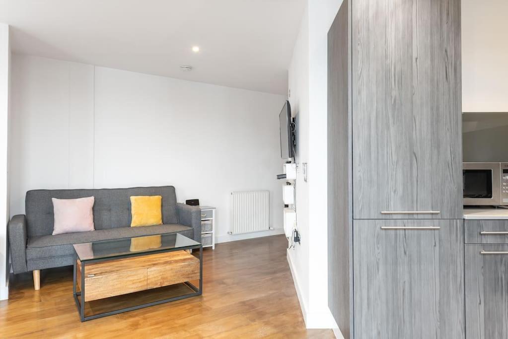 Apartment Trendy East Art73
