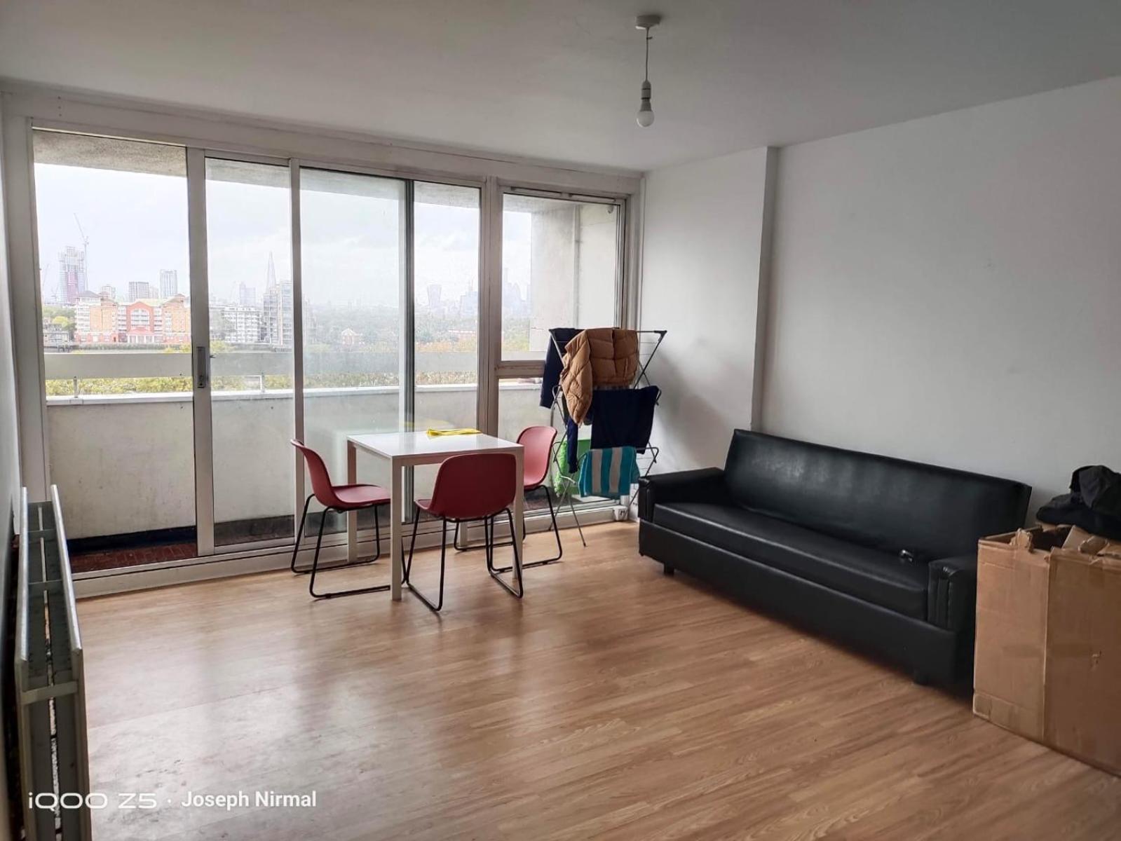 Canary Private In Shared Flat Great Balcony View Londen