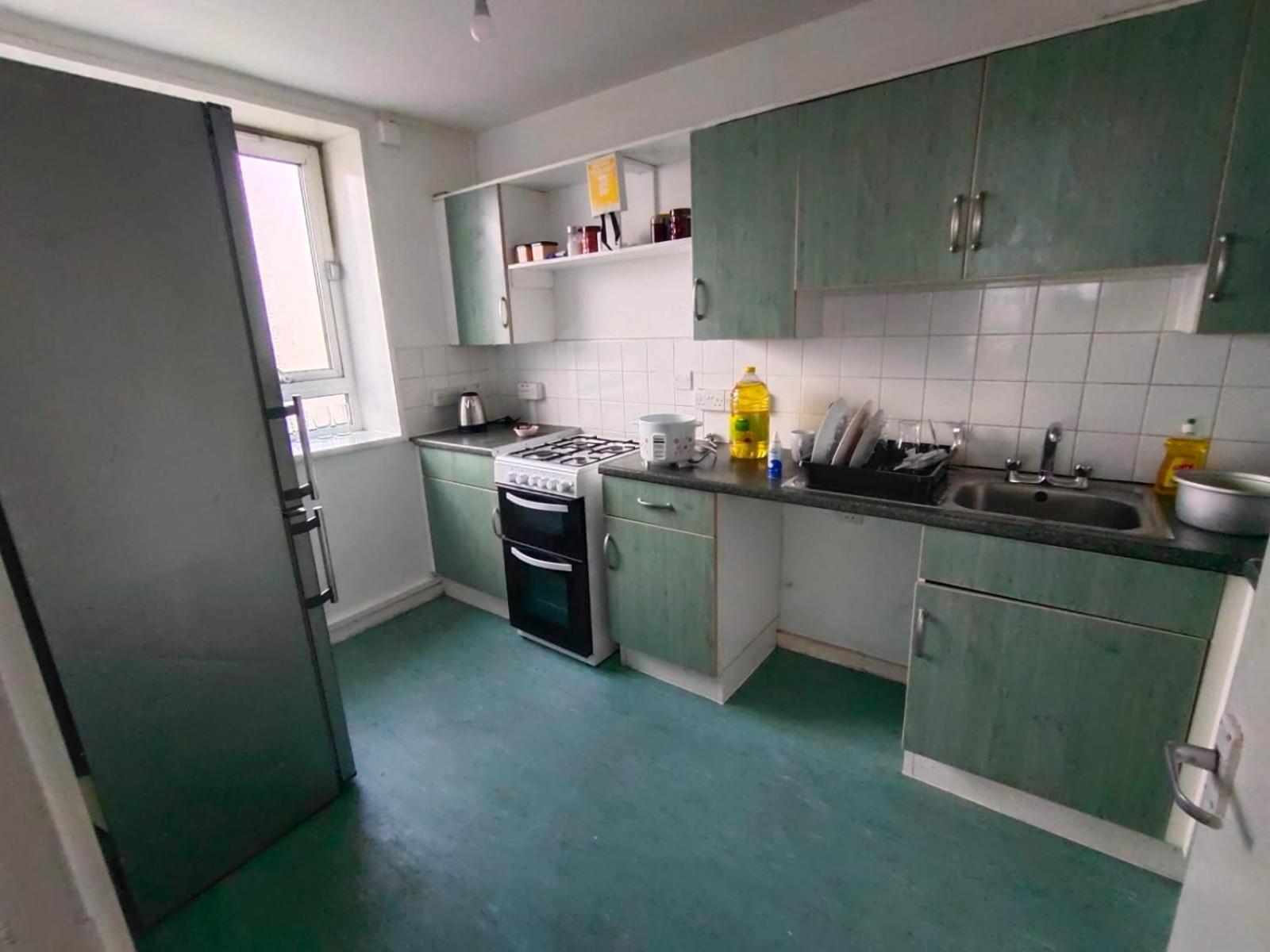 Canary Private In Shared Flat Great Balcony View Londen